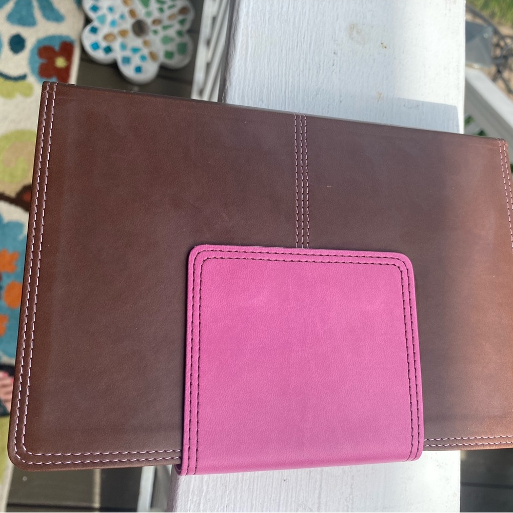 NWT Holman Christian Standard Bible. So pretty 🌸 - Picture 9 of 14